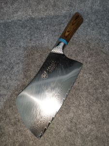 มีดครัว​ มีด​ทรงอรโต้​ หั่น​ ซอย​ วัสดุใบมีด:เหล็กดามัสกัส ความแข็ง​:60​+-2​HRC​ ด้มจับวัสดุ:ไม้สีหัวเหล็ก