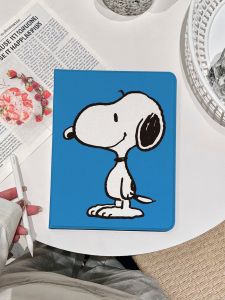 เคส iPad pro 11 นิ้วแบบหนังผ้าไหมดูดซับแรงกระแทกแบบปกหนังสือพร้อมช่องใส่ปากกา ปกป้องแบบครอบเต็ม ดีไซน์การ์ตูน Snoopy