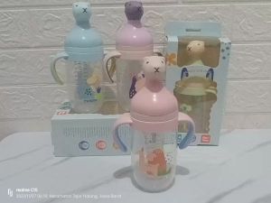 Minitree Botol Susu Bayi Karakter Alpaca Wide Neck Karet Lebar 300ml Untuk Usia Bayi 6 Bulan Keatas Baby Feeding Bottle Model Unik Lucu Tutup Bentuk Hewan Bahan PP Tebal Berkualitas Sudah BPA Free Antipecah dan Bisa Direbus