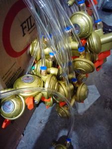 Refil isi ulang gas kaleng portabel