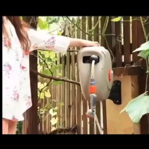 THAKITEC ชุดอุปกรณ์โรลสายยางรดน้ำต้นไม้ รุ่นเก็บอัตโนมัติ สายยาง PVC อย่างหนา 20 เมตร พร้อมที่ยึด ข้อต่อและหัวฉีดน้ำ (รุ่นใหม่)