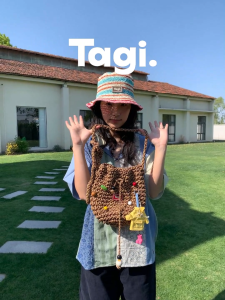Tagi. Signal Fruit Woven Bucket Bag Vintage Summer Cool Beaded Bucket Bag Adjustable Shoulder Crossbody กระเป๋าสานผลไม้ทรงถัง กระเป๋าถือ