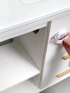 KUNCI SAFETY ZIPER LACI LEMARI SERBAGUNA /KUNCI PENGAMAN LEMARI KULKAS