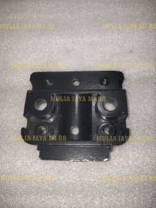 Bracket Tangkai Spion Kanan Bawah Truk FUSO Supergreat
