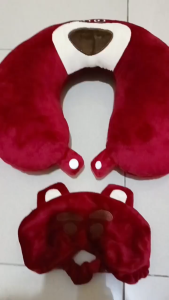 Boneka Bantal Leher Free Penutup Mata Dewasa dan Guling Lotso Karakter Hewan Bantal Leher Karakter Lotso Hewan Lucu Sandaran Travel