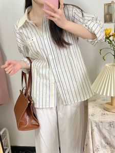 เสื้อเชิ้ตผู้หญิงแขนยาวลายทางสีน้ำเงินสบายๆ ฤดูใบไม้ร่วง ผ้าฝ้ายผสมโพลีเอสเตอร์ สไตล์ลำลอง ทรงหลวมๆ