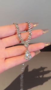 YADORNOS Kalung Wanita Anting Menjuntai Perhiasan Tetesan 2 Buah dengan Berlian Imitasi Berkilau untuk Pesta Topeng Pernikahan Pengiring Pengantin