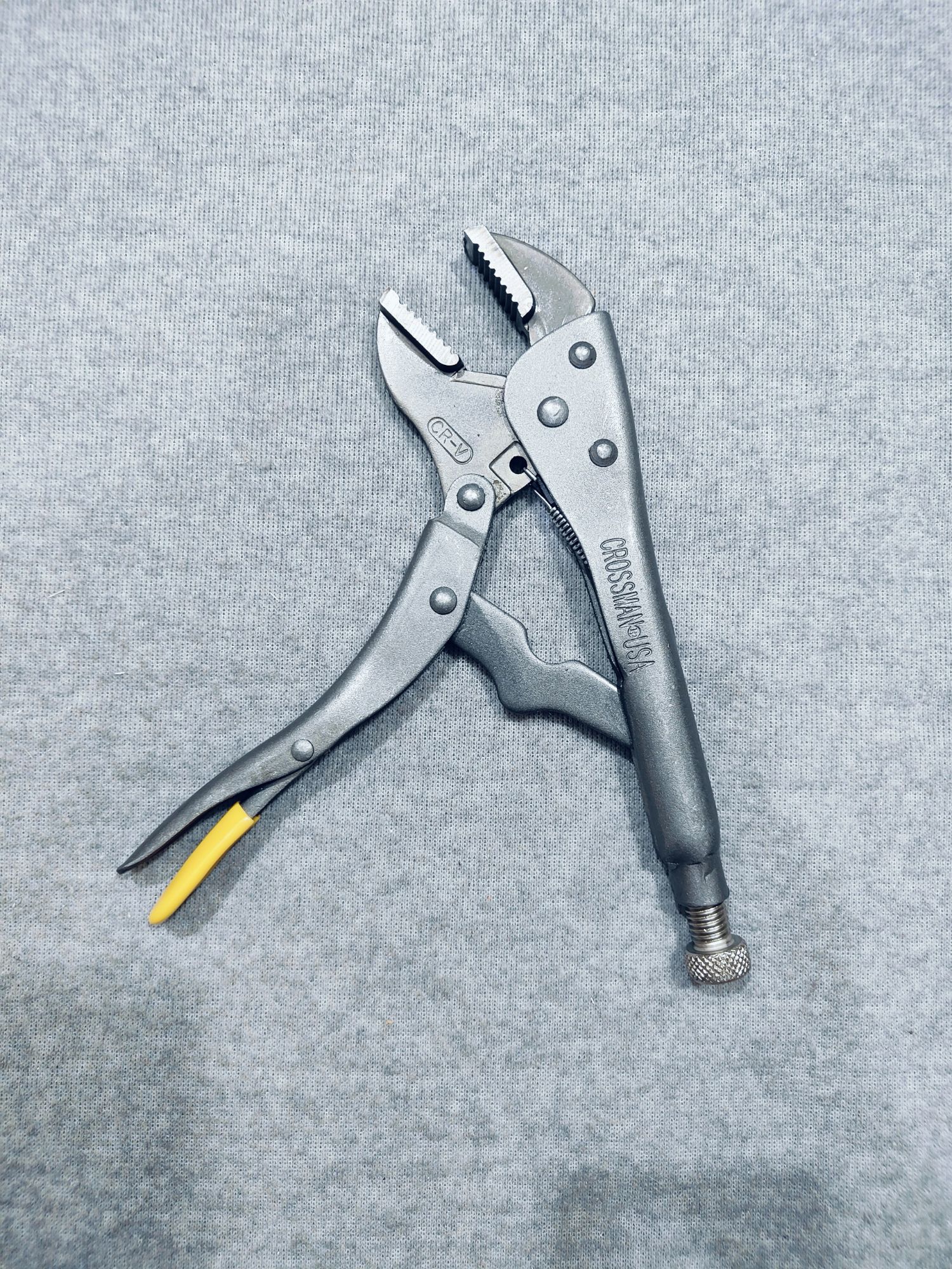 Cách chọn kìm bấm và cờ lê phù hợp để sửa chữa đồ đạc tại nhà mà không làm hỏng mọi thứ