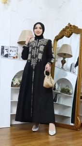 Gamis Dewasa Hitam dengan Desain Bordir Mewah bahan Sigaret yang Memukau