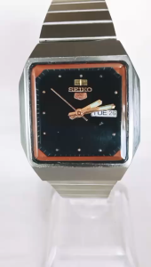 Đồng hồ SEIKO 5 Chặt góc Nam Chính hãng . Vỏ INOT 304L  Máy quạt nhật . Đã qua xử dụng