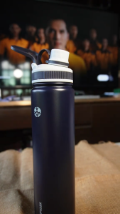 Peliflask 950ML รุ่นอัพเกรด กระติกน้ําเก็บอุณหภูมิ ขวดกระบอกน้ำ สแตนเลส 304 พร้อมหูหิ้ว แก้วน้ำเก็บความเย็น ขวดน้ำ ขวดน้ำสแตนเลส