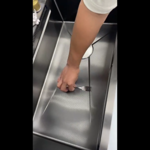 ZLOON nano-sink honeycomb technology workstation sink 304 stainless steel single-slot waterfall faucet kitchen sink antibacterial easy to clean and not easy to scratch sink 3mm load-bearing side 1.2mm thickened tank body