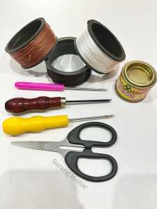 Paket Sol Sepatu - Benang Sol warna hitam Putih Cokelat + Jarum Sol Paten + Jarum Penusuk + Penyayat + Lem + Gunting