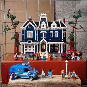 LEGO Icons 11370 Stranger Things: The Creel House (2593 Pieces)