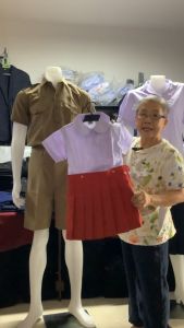 ชุดนักเรียนอนุบาลผู้หญิง สีแดง (เสื้อขาว กระโปรงสีแดง) ตราทรงศิริ