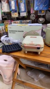 Máy kẹp nướng bánh mì sandwich 2 khay Bear DBC-C06M1 công suất 600W bảo hành điện tử 18 tháng