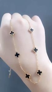 Kalung Titanium Wanita Bunga Clover Simple Vintage