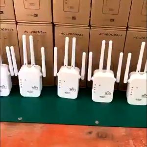 ครอบคลุมสัญญาณ 1000㎡ ตัวดูดสัญญาณ wifi 2.4Ghz/5GHz ตัวขยายสัญญาณ สัญญาณ WIFI เต็ม 4200Mbps สุดแรง 4เสาอากาศขยาย wifi repeater