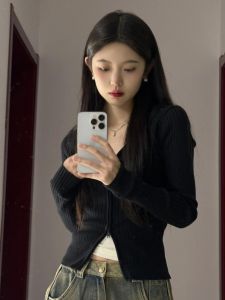 เสื้อคาร์ดิแกนถักคอวีสไตล์อเมริกันสำหรับผู้หญิง เสื้อคลุมกันหนาวแบบเปิดหน้าอกเซ็กซี่ ทรงสลิมฟิต แขนยาว ปกติ