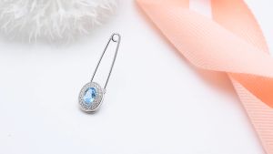 Natural 0.9 Carats Oval Blue Topaz Brooch Silver 925 Original Design Simple Korean Style Fine Jewelry Accessory Birthday Gift for Women