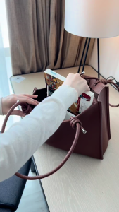 ENSPIRE Puff Guard Book Sleeve กระเป๋าใส่หนังสือ ซองใส่หนังสือผ้ากำมะหยี่พรีเมียม นุ่มหรู กันกระแทก