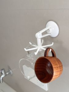 Modern Minimalist Kitchen Cup Holder Rotating Suction Cup Style Kitchen Accessories Plastic Wall Mounted Storage Rack