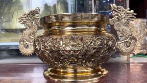 Bát hương tai rồng bằng đồng màu vàng đk 30cm cao 38cm nặng 9kg dùng cho nhà thờ họ