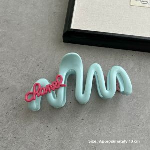 Large Size 13cm Wavy Hair Claw Clip Jelly Colorful Hair Accessories for Bun Hairstyling Shark Clamp Hair Grabbing