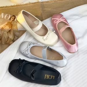 Sepatu Flat Wanita Korea: Pilihan Modis untuk Kegiatan Sehari-hari