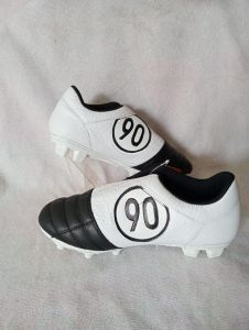 Sepatu olahraga sepak bola bahan kulit outsole sudah jahit keliling