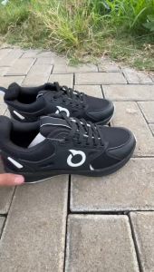 Sepatu Sneakers Pria Wanita Olahraga Hitam Lis Putih