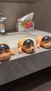 Crayon Shin chan Water Play Toy Cute Cartoon Creative Funny Desktop Ornament for Kids birthday Gifts Water Spray Toy for Outdoor