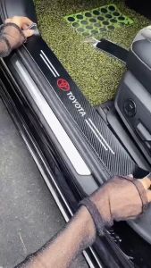 สติกเกอร์ กันรอยชายบันได ติดได้ทุกรุ่น กันรอยประตูรถ กันรอยบันไดรถยนต์