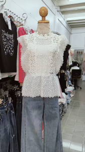 เสื้อลูกไม้แขนกุด by maifunn[mf40] ผ้าลูกไม้ ดีเทลผูกโบว์ด้านหลังคอ กระดุมเข้าเอว ซับในในเซต อก 32-34 นิ้ว ใส่ได้สบายและมั่นใจ