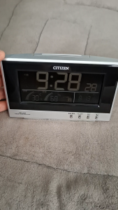 Đồng hồ để bàn nam Citizen điện tử chạy pin hàng si
