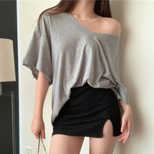 Thon Gọn Kích Thước Lớn Vintage Phong Cách Hồng Kông Cổ Chữ V Áo Thun Ngắn Tay Nữ Mùa Hè Rộng Rãi Lười Lười Thời Trang Sành Điệu Áo