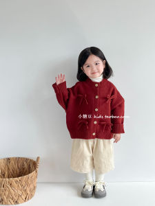 เสื้อสเวตเตอร์คอวีลายโบว์แดงสำหรับเด็กผู้หญิง เสื้อคลุมผ้าถักหนาแขนยาว สไตล์เกาหลี ฤดูใบไม้ร่วง/ฤดูหนาว แฟชั่นเด็ก ผ้าขนแกะ อินโดไนชีส์