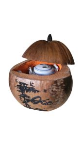 Bình ủ trà trái dừa khắc chữ Đức / Bình trà 04 - 09 lít / Giữ ấm từ 3 - 6 giờ / Sản phẩm sản xuất thủ công / Xưởng sản xuất tại Bến Tre