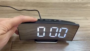 Đồng hồ Điện Tử LED 3D 7 Inch Để Bàn Đồng Hồ Báo Thức Làm Qùa Tặng Màn Hình Gương Cong