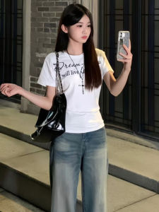 BINKAFENNY | เสื้อยืดคอกลมแขนสั้นทรงสลิมฟิตสำหรับผู้หญิงในช่วงฤดูร้อน สไตล์อเมริกันเรโทร เสื้อยืดคอกลมลายตัวอักษร เสื้อผ้าทำงานสไตล์เกาหลี