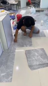 5met 24 tấm Sàn nhựa giả bê tông 45.7 x 45.7cm sàn dán keo sẵn