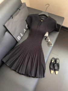 Váy Dệt Kim Màu Đen Thanh Lịch 2025 Váy Bó Sát Eo Cao Váy Mùa Xuân Hè Váy Cổ Tròn Tay Ngắn Váy Midi Dài Vừa Phải