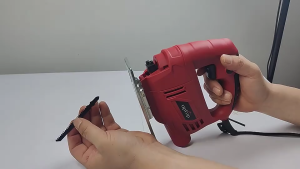 เลื่อยจิ๊กซอ เลื่อยฉลุจิ๊กซอว์ เลื่อยไฟฟ้า 950W เลื่อยจิ๊กซอว์ เลื่อย จิ๊กซอ รุ่นท๊อป แถมฟรี ใบเลื่อย 12 ใบ ปรับความเร็วได้ จิกซอว์ไฟฟ้า จิ๊กซอว์ตัดไม้ จิ๊กซอว์ เลื่อย เลื่อยตัดไม้จิ๊กซอ