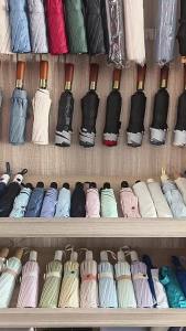 Ô Dảo Ngược Tự Động Mở Đóng An Toàn Tay Cầm Gỗ