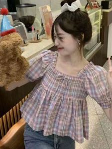 เสื้อเชิ้ตแขนสั้นลายสก็อตสไตล์ฝรั่งเศสสำหรับผู้หญิงในช่วงฤดูร้อนปี 2024 เสื้อแขนพองทรงกระโปรงทรงเด็กผู้หญิงทรงหลวม