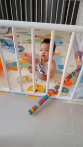 1x1 คอกกั้นเด็ก 3.5x3.5ฟุต (100x100cm) มุมสีขาวอย่างหนา ฟรีจุกยางยึดพื้นกันเลื่อน