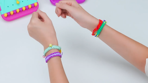 ⭐️【Local warehouse+COD】⭐Friendship Bracelet Making Kit For Kids DIY Elastic String Weaving Loom With Colorful Beads & Charms Creative Handcraft Gift Set For Girls Boys 6-12