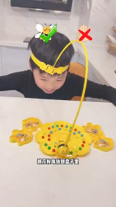 เกมตกปลา เกมบนโต๊ะ ของเล่นตกปลา ของเล่น ตกปลาผึ้ง ของขวัญสำหรับเด็ก สร้างสรรค์ ฝึกการตอบสนองของเด็ก ฝึกปฏิกิริยาไวสุดมัน