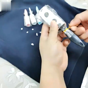 Cây Lăn Bụi Quần Áo Đa Năng – Nhỏ Gọn Tiện Lợi Lấy Sạch Tóc & Bụi