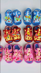 Linaria Cute newborn baby sandals 0-18 months with bow design and strawberry pattern specially designed for babys little feet. Non-slip soft-soled learning shoes for girls. Available in 3 colors and 3 sizes.